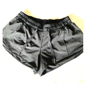 Lululemon Shorty Short, low rise, sz 6